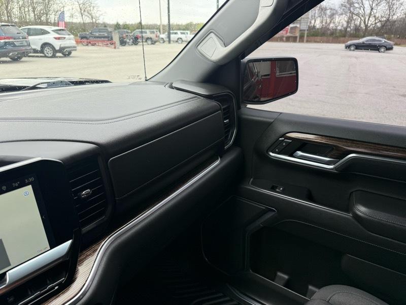 GMC Sierra 1500 4WD Crew Cab 147" SLE 2022