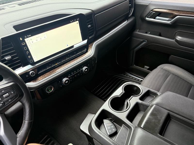 GMC Sierra 1500 4WD Crew Cab 147" SLE 2022