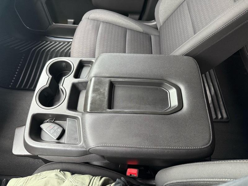 GMC Sierra 1500 4WD Crew Cab 147" SLE 2022