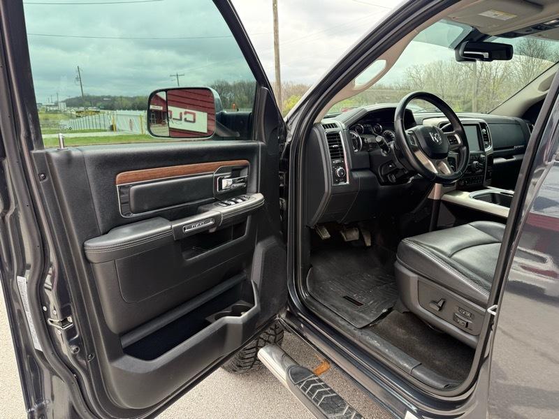 RAM 3500 Laramie 4x4 Crew Cab 6'4" Box 2017