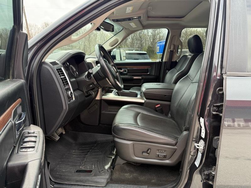 RAM 3500 Laramie 4x4 Crew Cab 6'4" Box 2017