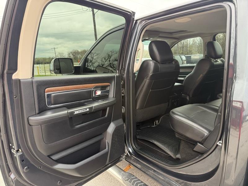 RAM 3500 Laramie 4x4 Crew Cab 6'4" Box 2017