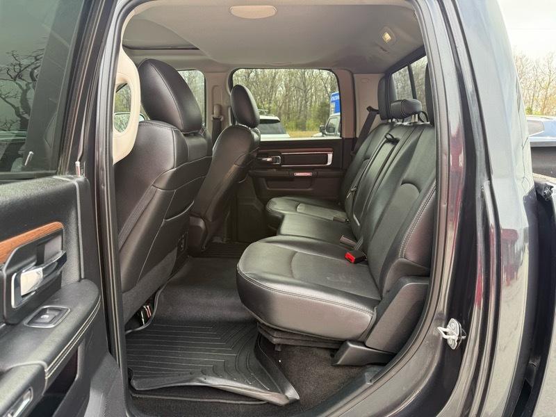 RAM 3500 Laramie 4x4 Crew Cab 6'4" Box 2017