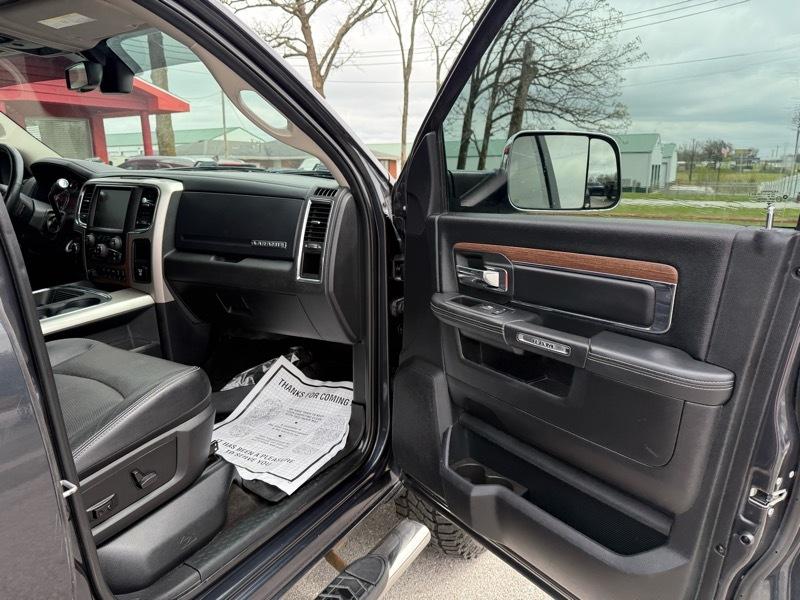RAM 3500 Laramie 4x4 Crew Cab 6'4" Box 2017