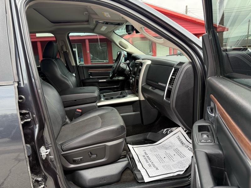 RAM 3500 Laramie 4x4 Crew Cab 6'4" Box 2017