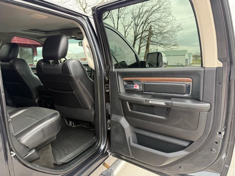 RAM 3500 Laramie 4x4 Crew Cab 6'4" Box 2017