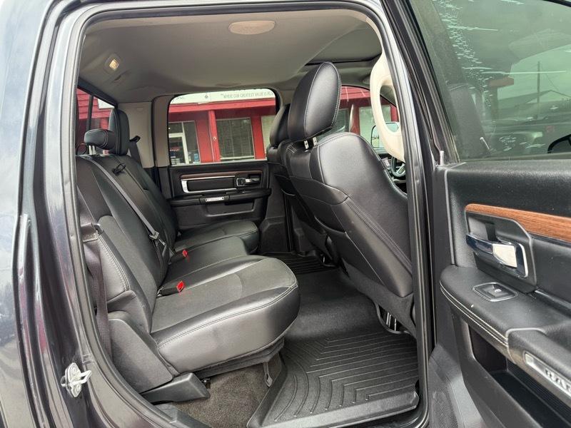 RAM 3500 Laramie 4x4 Crew Cab 6'4" Box 2017