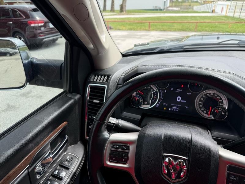 RAM 3500 Laramie 4x4 Crew Cab 6'4" Box 2017