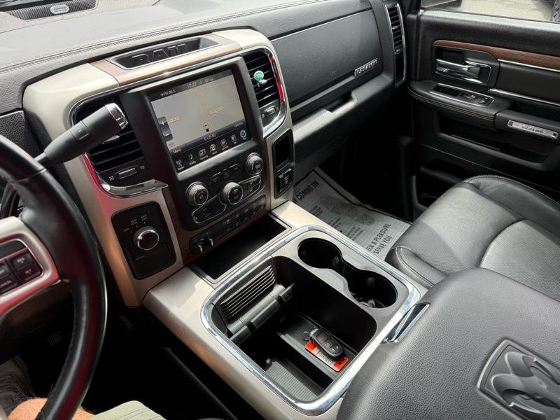 RAM 3500 Laramie 4x4 Crew Cab 6'4" Box 2017