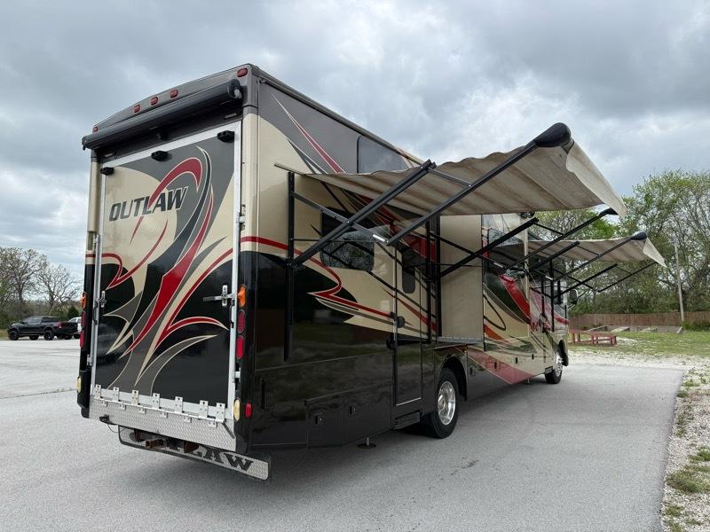 Ford Super Duty F-53 Motorhome Stripped Chassis 158" DRW 2015