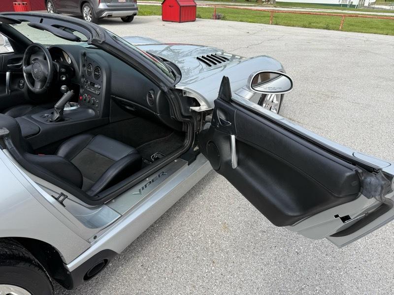 Dodge Viper 2dr SRT-10 Convertible 2003