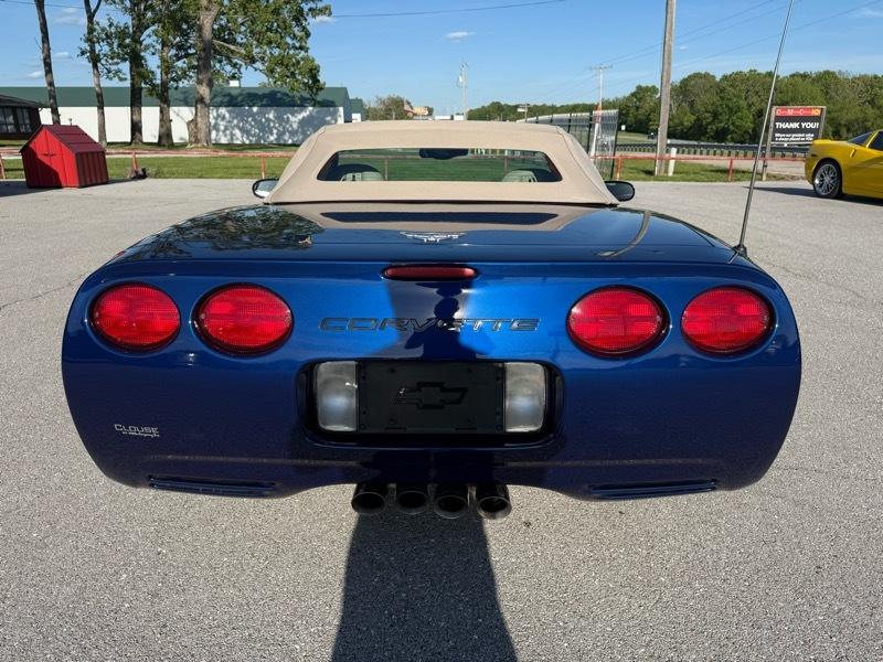 Chevrolet Corvette 2dr Convertible 2004