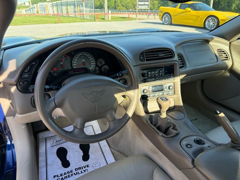 Chevrolet Corvette 2dr Convertible 2004