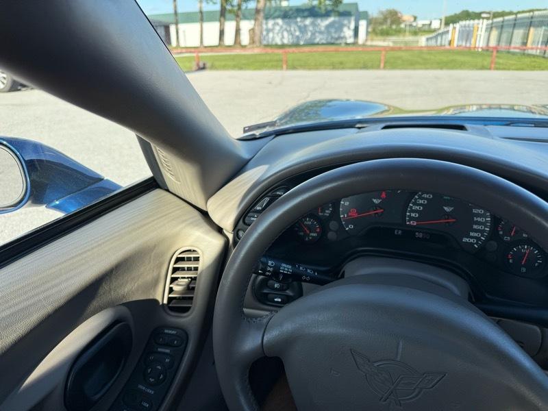 Chevrolet Corvette 2dr Convertible 2004