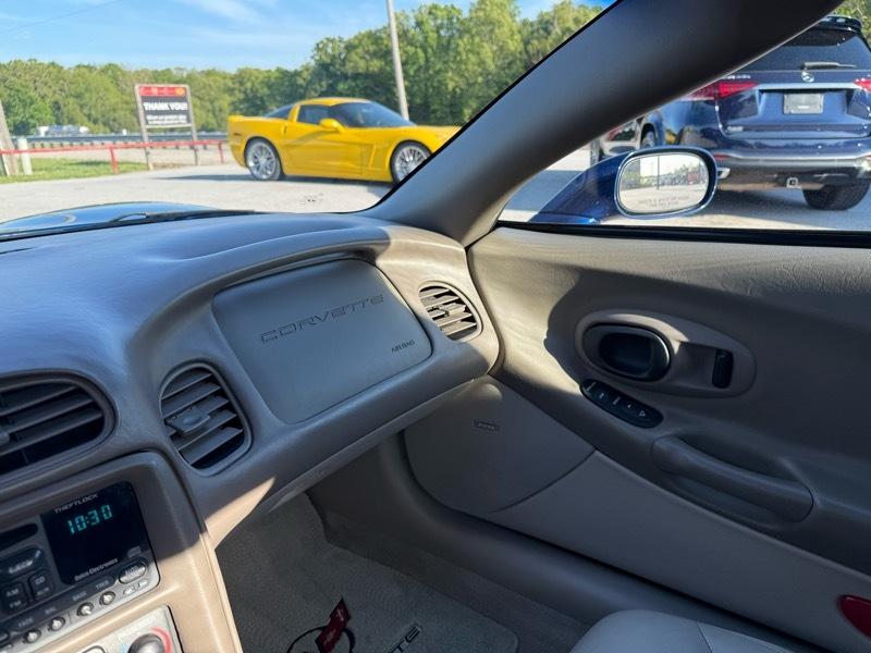 Chevrolet Corvette 2dr Convertible 2004