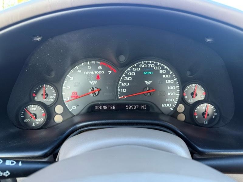 Chevrolet Corvette 2dr Convertible 2004