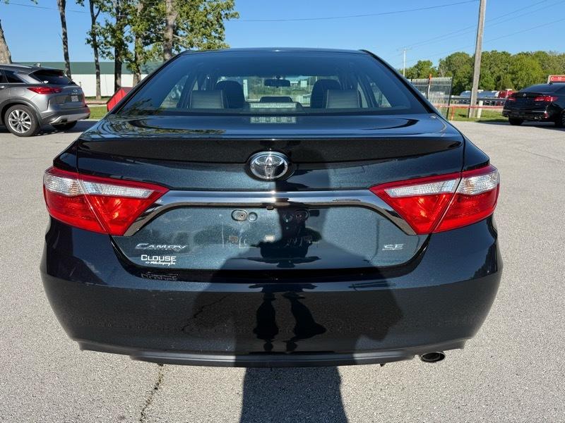 Toyota Camry 4dr Sdn I4 Auto SE (Natl) 2015