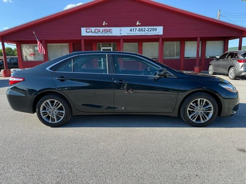 Toyota Camry 4dr Sdn I4 Auto SE (Natl) 2015