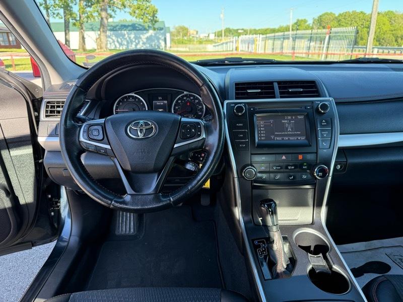 Toyota Camry 4dr Sdn I4 Auto SE (Natl) 2015