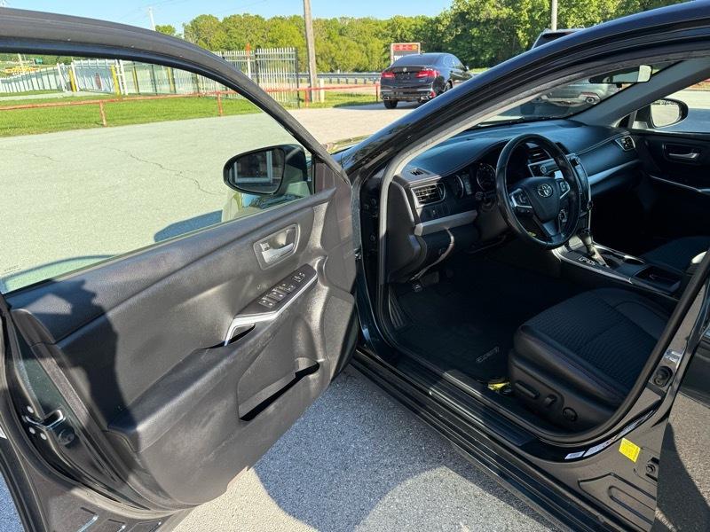Toyota Camry 4dr Sdn I4 Auto SE (Natl) 2015