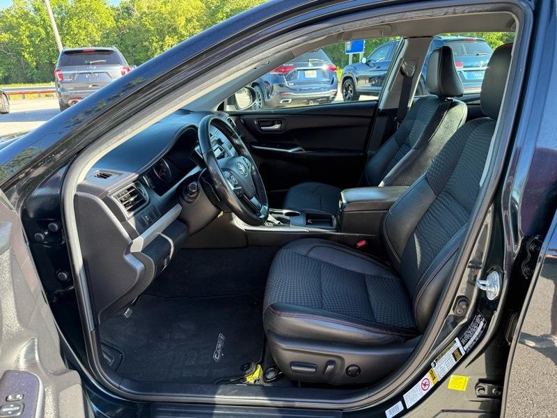 Toyota Camry 4dr Sdn I4 Auto SE (Natl) 2015