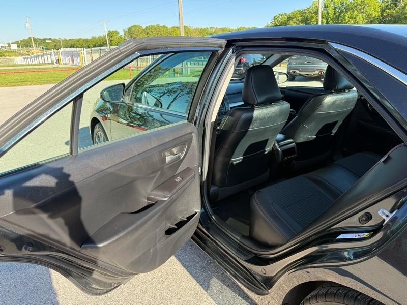 Toyota Camry 4dr Sdn I4 Auto SE (Natl) 2015