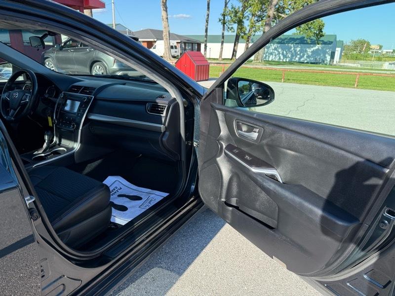 Toyota Camry 4dr Sdn I4 Auto SE (Natl) 2015