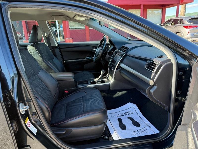 Toyota Camry 4dr Sdn I4 Auto SE (Natl) 2015