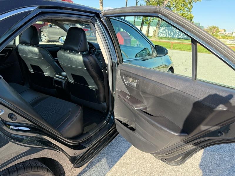 Toyota Camry 4dr Sdn I4 Auto SE (Natl) 2015