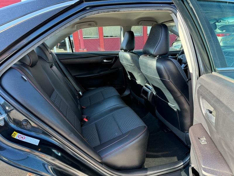 Toyota Camry 4dr Sdn I4 Auto SE (Natl) 2015