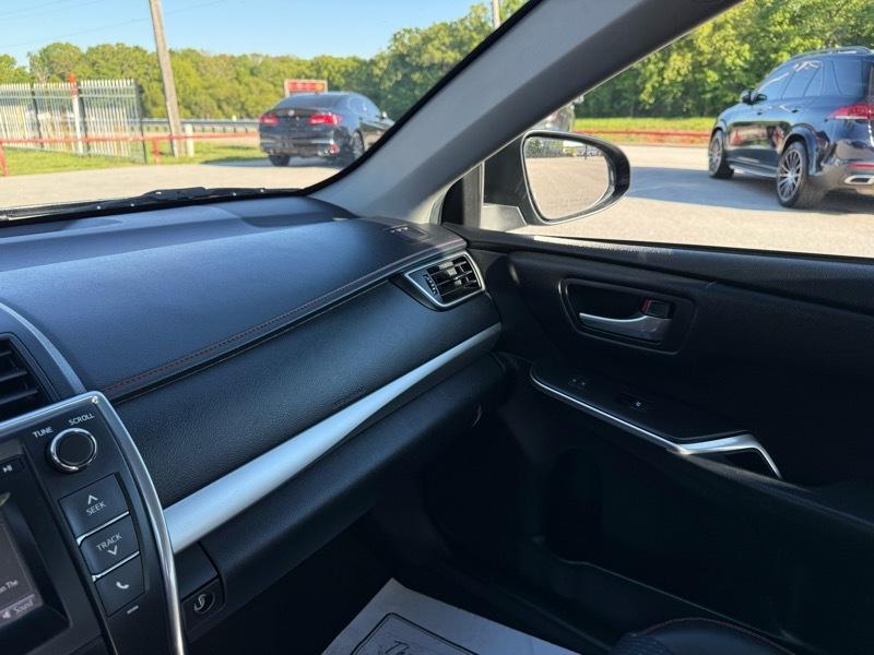 Toyota Camry 4dr Sdn I4 Auto SE (Natl) 2015