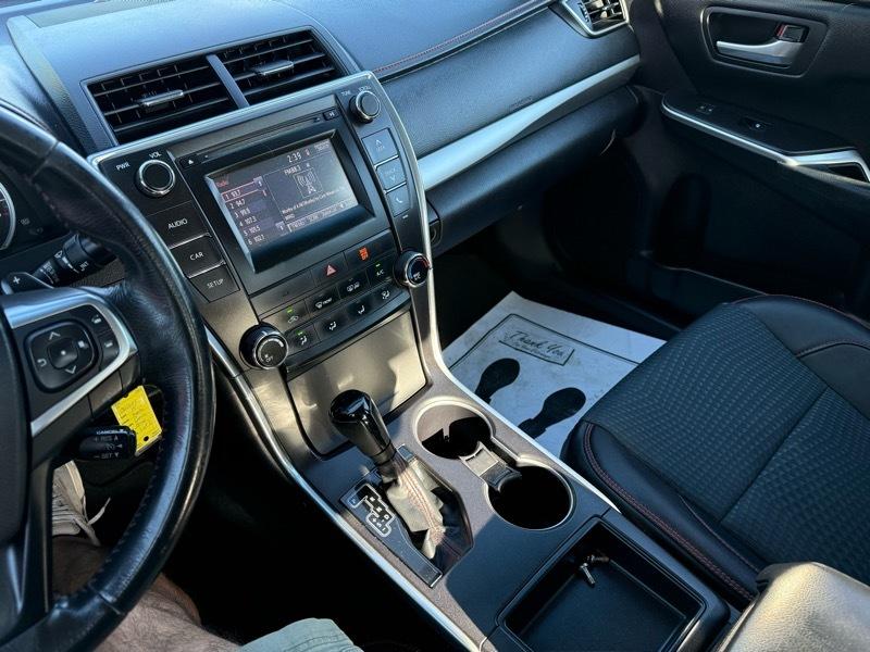 Toyota Camry 4dr Sdn I4 Auto SE (Natl) 2015