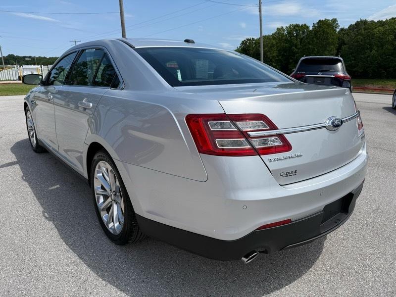 Ford Taurus 4dr Sdn Limited FWD 2016