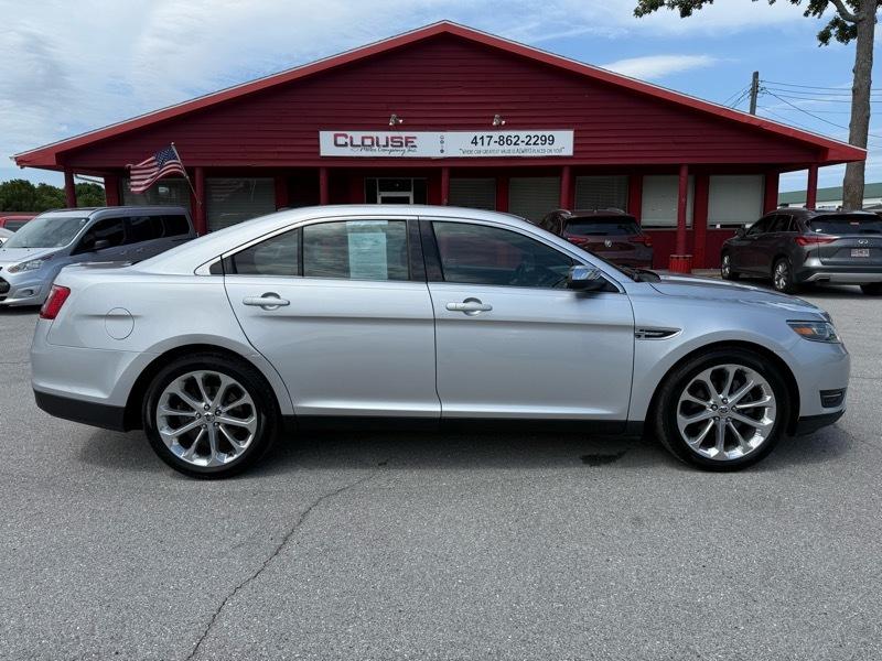Ford Taurus 4dr Sdn Limited FWD 2016
