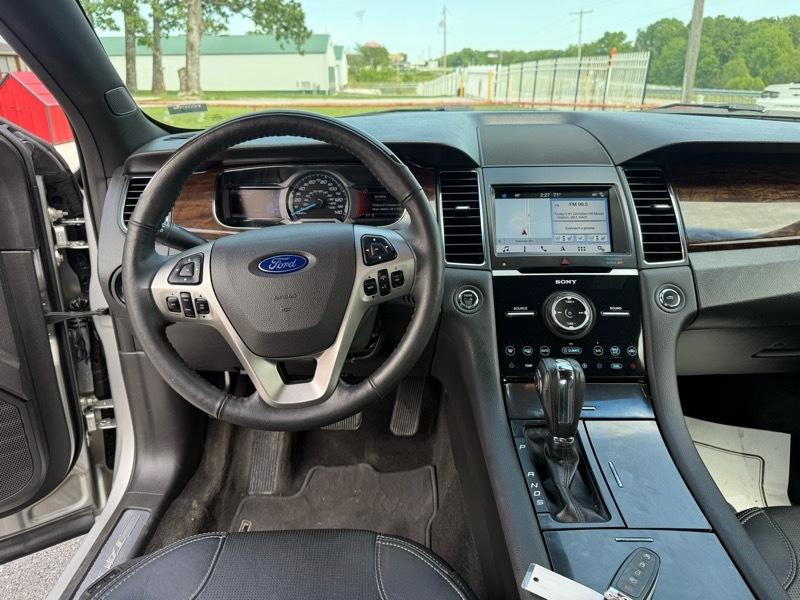 Ford Taurus 4dr Sdn Limited FWD 2016
