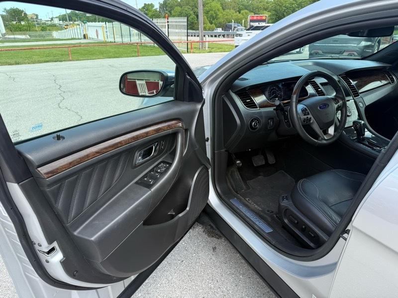 Ford Taurus 4dr Sdn Limited FWD 2016