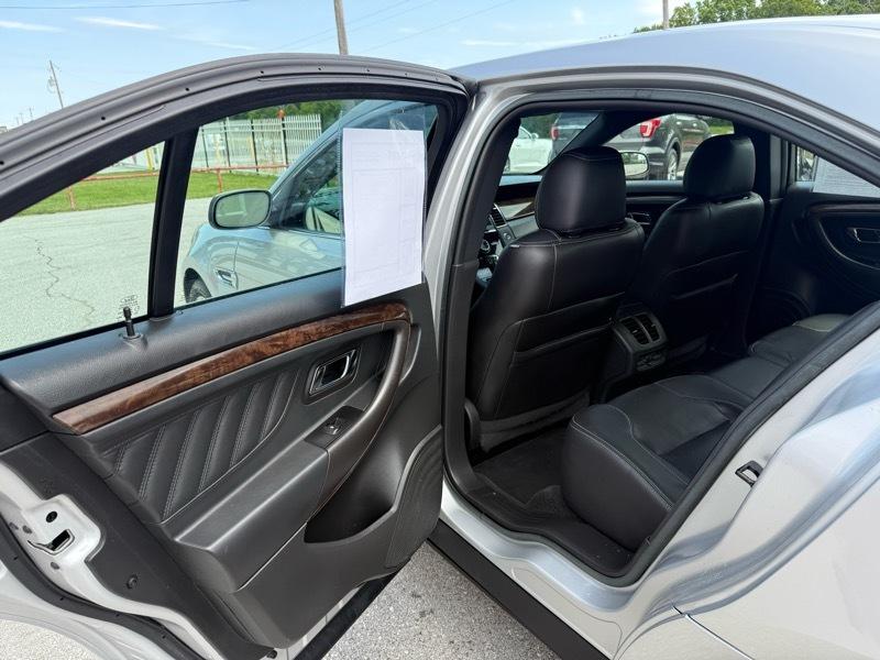 Ford Taurus 4dr Sdn Limited FWD 2016