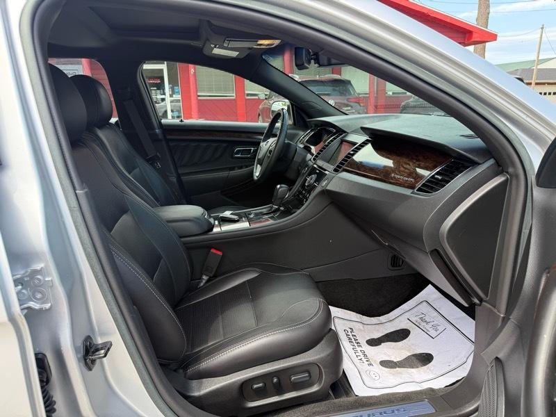 Ford Taurus 4dr Sdn Limited FWD 2016