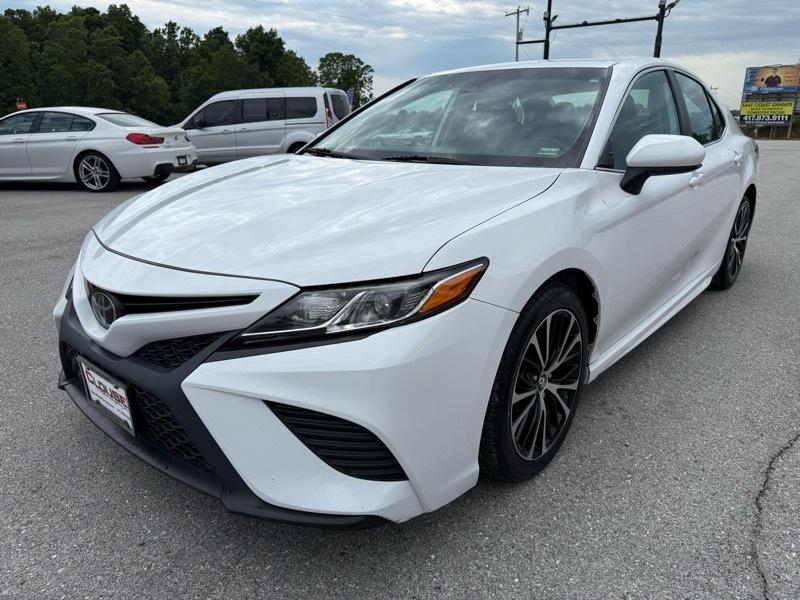 Toyota Camry SE Auto (Natl) 2020