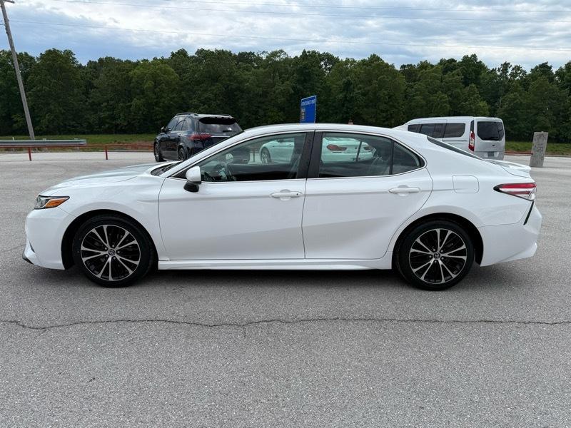 Toyota Camry SE Auto (Natl) 2020