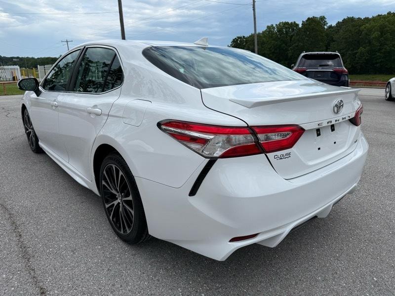 Toyota Camry SE Auto (Natl) 2020