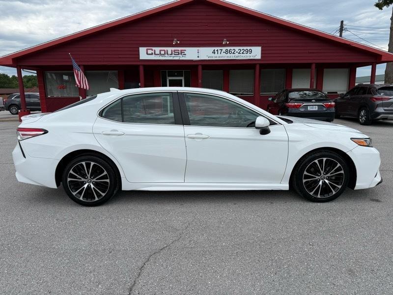 Toyota Camry SE Auto (Natl) 2020