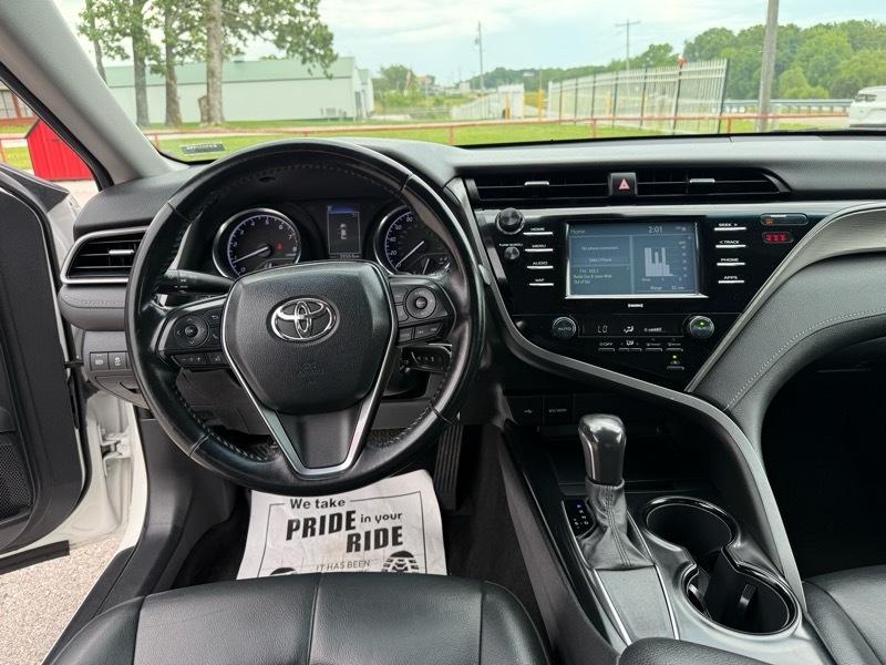 Toyota Camry SE Auto (Natl) 2020