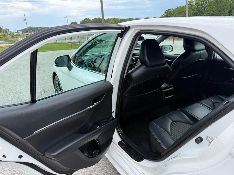 Toyota Camry SE Auto (Natl) 2020