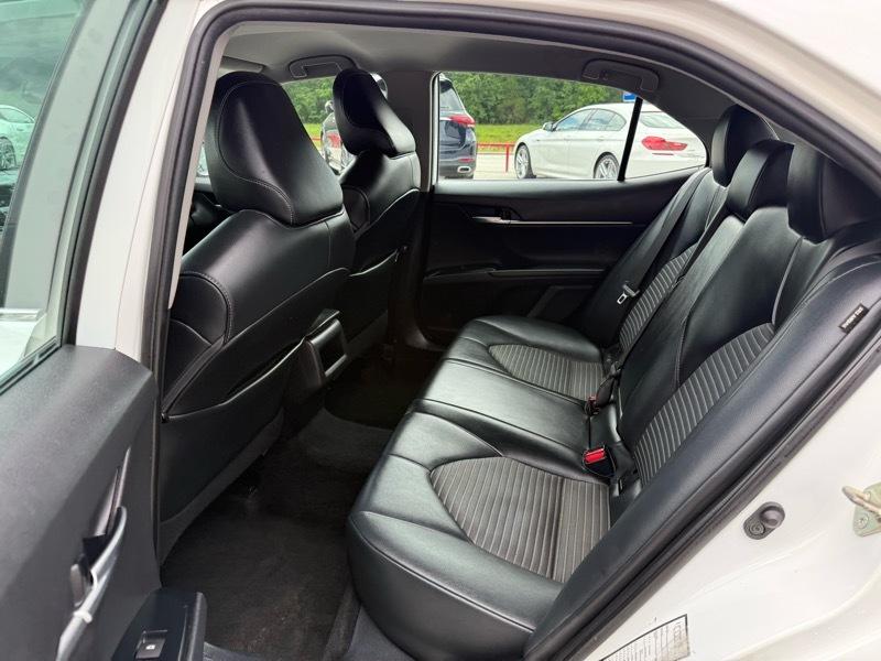 Toyota Camry SE Auto (Natl) 2020