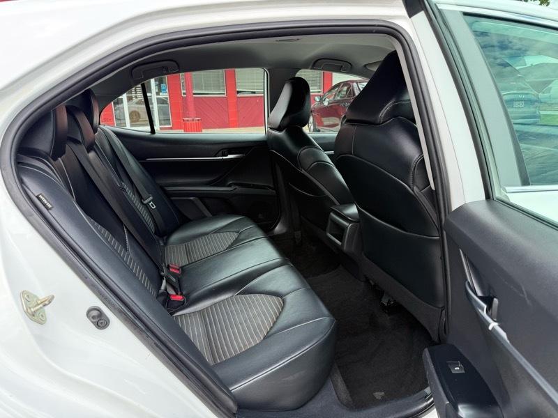 Toyota Camry SE Auto (Natl) 2020