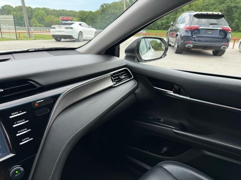 Toyota Camry SE Auto (Natl) 2020