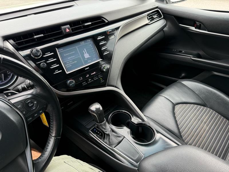 Toyota Camry SE Auto (Natl) 2020