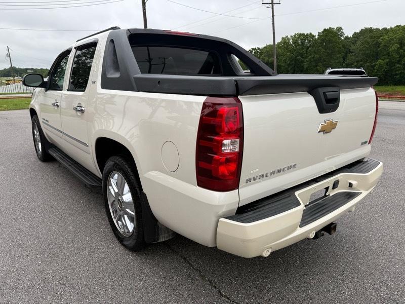 Chevrolet Avalanche 4WD Crew Cab LTZ 2010