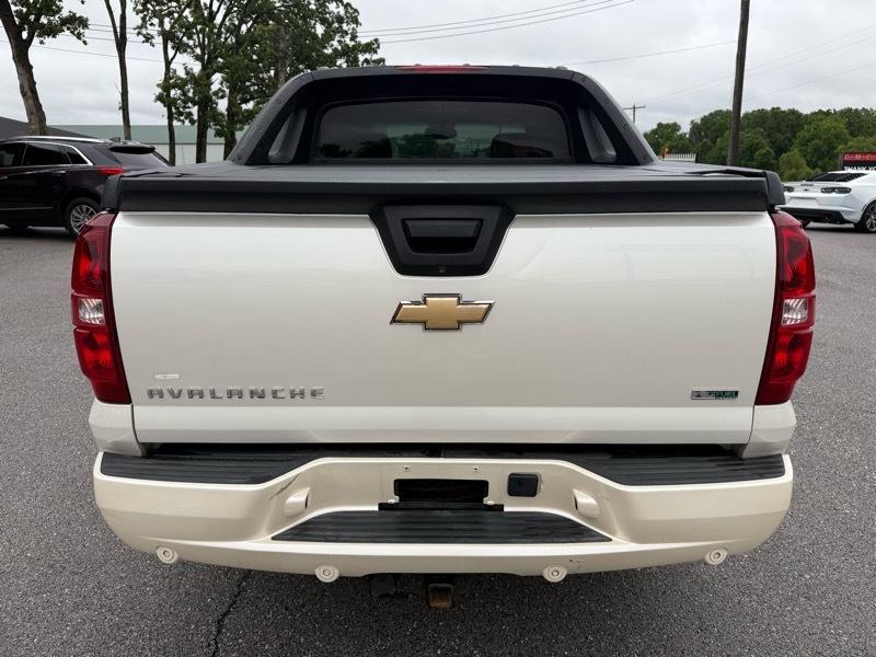 Chevrolet Avalanche 4WD Crew Cab LTZ 2010
